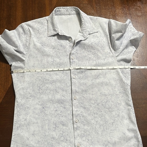Airing Easy Short Sleeve Button Up Shirt
Ventlight Mesh
DESIGNED FOR ON THE MOVE - Picture 9 of 11